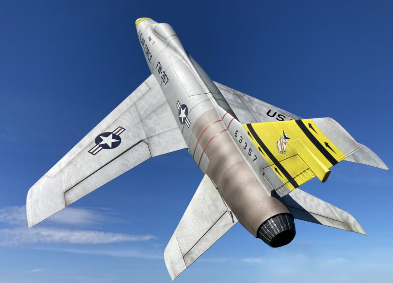 F-100_Super_Sabre_02
